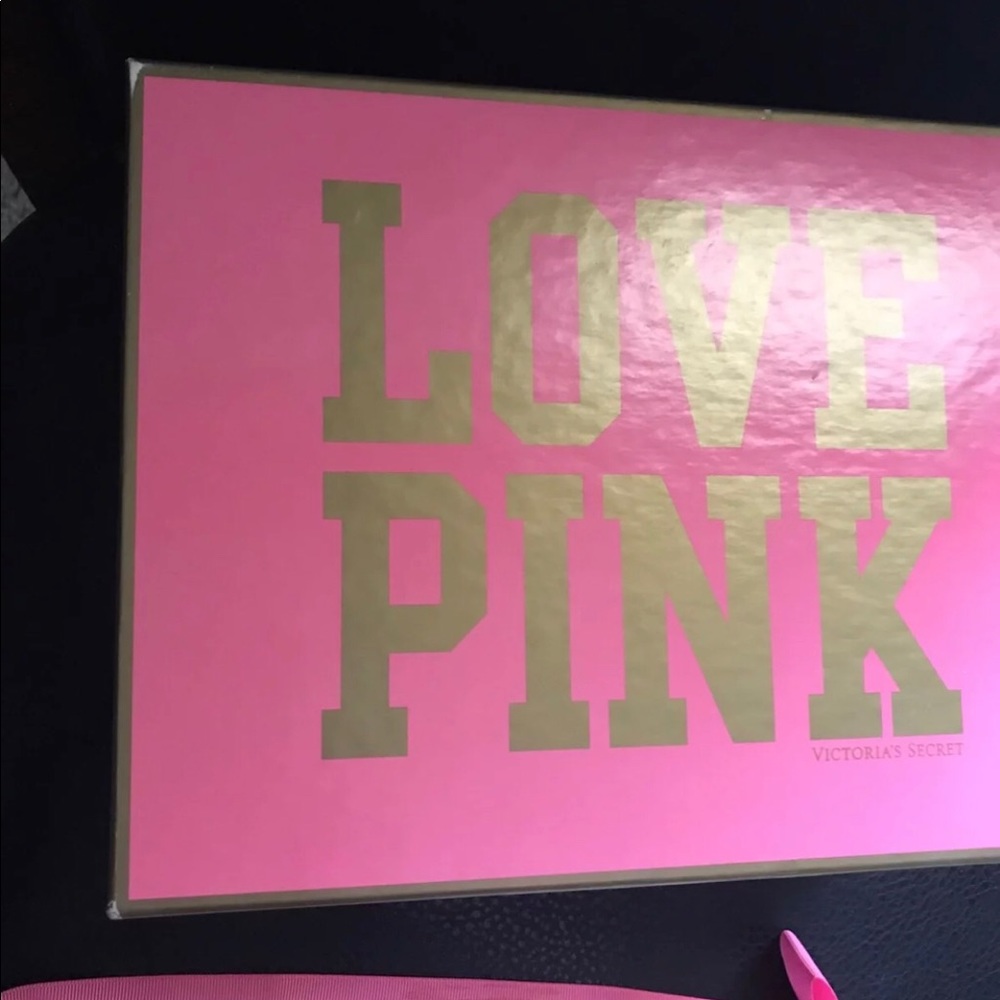 VS PINK Billion Dollar Dog - Picture 6 of 7